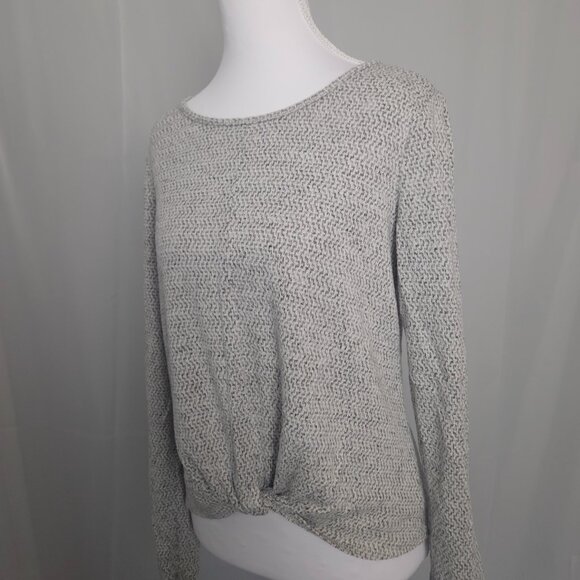 IZ Byer S Women’s Gray Knit Long Sleeve Twist Front Top – Small - Picture 3 of 6